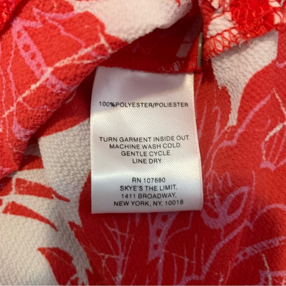 Skye’s the Limit Asymmetrical Hem Sleeveless Top Small - Picture 7 of 7